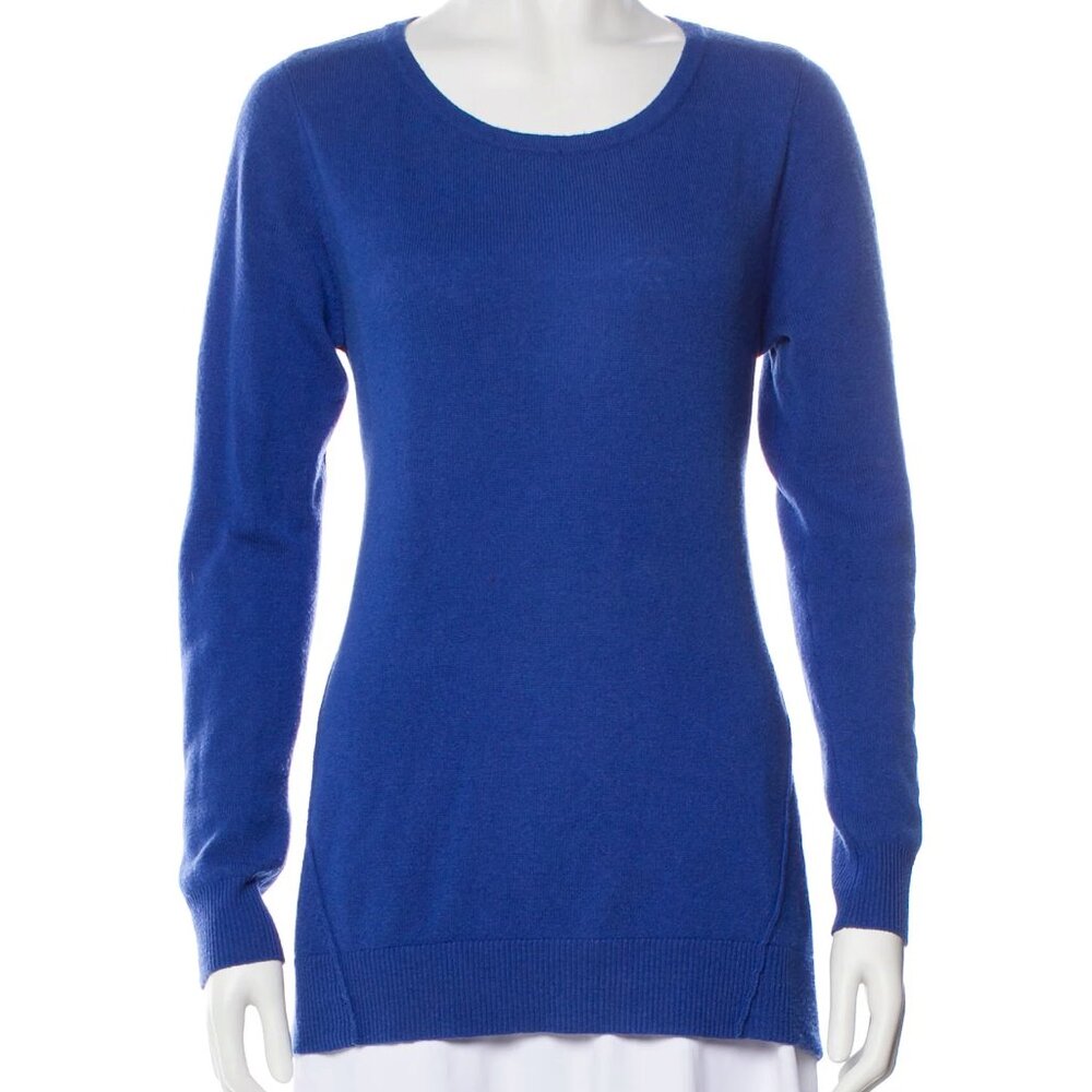 Neiman Marcus Cashmere Crew Neck Sweater in Blue, Size L